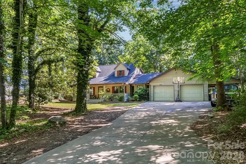 34 Lakeside Drive active home in Plantation Point, Marion, NC