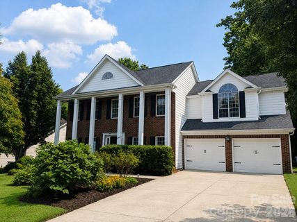 9106 Torrence Crossing Drive pending home in Torrence Crossing, Huntersville, NC