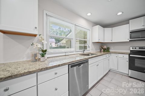 4316 Mckinley Drive pending home in Wandawood, Charlotte, NC