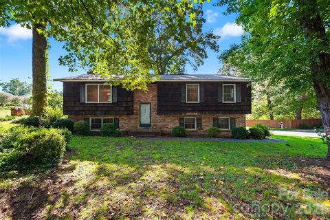1650 12th Street Drive sold home in Forest Hills, Hickory, NC
