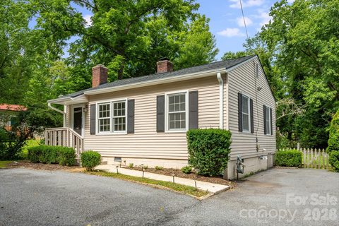 839 Kanuga Road active home in R P Freeze, Hendersonville, NC