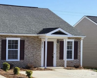 A home in Cramerton Oaks