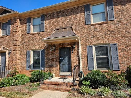 221 Pointe Circle active home in Olde Pointe, Rock Hill, SC