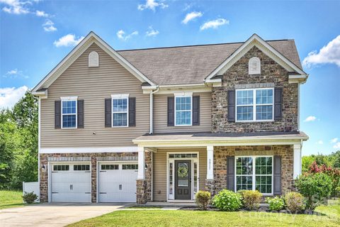5011 Riverdale Drive active home in Berewick, Charlotte, NC
