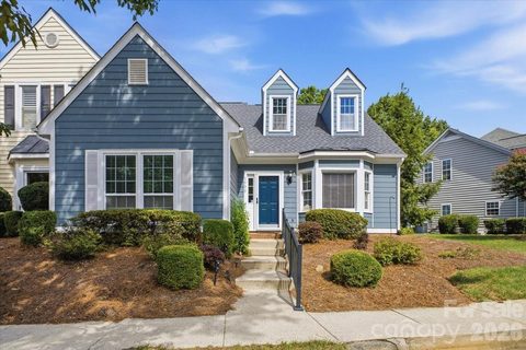 5909 Fitzwilliams Lane pending home in Bishops Ridge, Charlotte, NC
