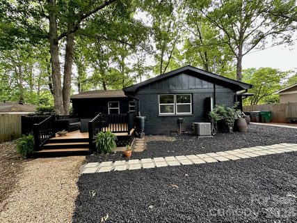 4508 Ivanhoe Place active home in Robinhood Woods, Charlotte, NC