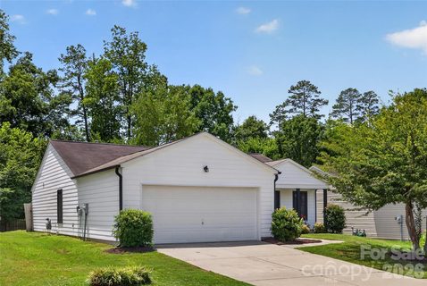 10957 Dry Stone Drive pending home in Cabarrus Crossing, Huntersville, NC