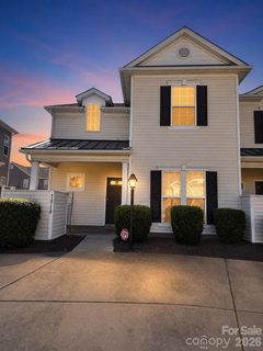 14718 Lions Pride Court pending townhome in Lions Gate, Charlotte, NC