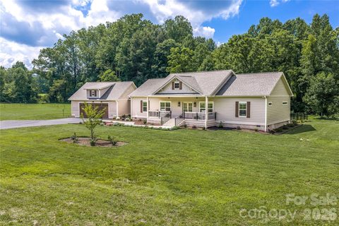 90 Saddle Club Lane pending home in Valley View Farms, Hendersonville, NC