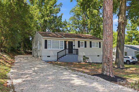 3708 Carlyle Drive active home in West View, Charlotte, NC