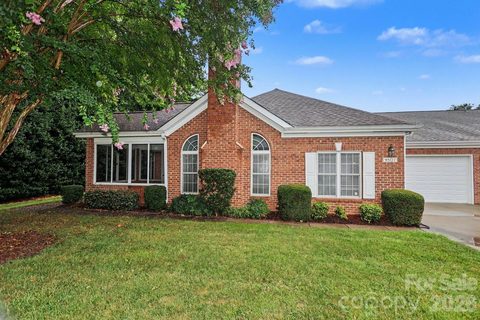 9807 Whispering Willow Court active condo in Willowhurst At Park Crossing, Charlotte, NC