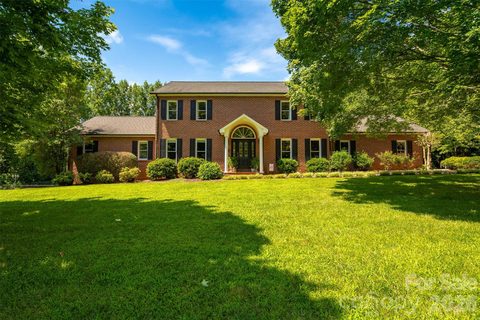 Homes in Deerfield, Hickory