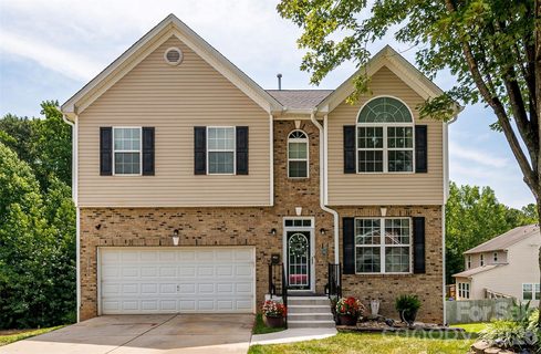 4816 Eagle Creek Drive pending home in Hampton Place, Charlotte, NC