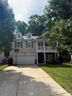 7211 Barefoot Forest Drive pending home in Hucks Landing, Charlotte, NC