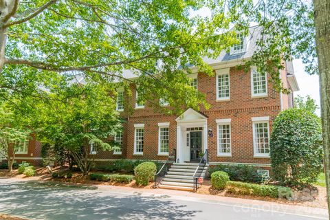 5110 Oxford Crescent Court pending home in Carmel Crescent, Charlotte, NC
