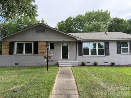 2917 Dalecrest Drive pending home in Derita Woods, Charlotte, NC