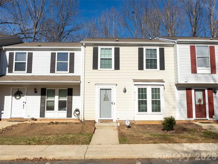 9718 Old Gate Drive active townhome in Forestbrook, Matthews, NC