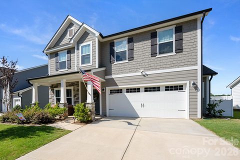 A home in Mooreland Oaks