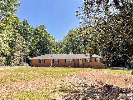 6728 Lakeside Drive pending home in Grove Park, Charlotte, NC