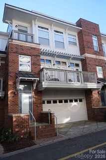 930 Gracie Way active condo in Elizabeth Village, Charlotte, NC