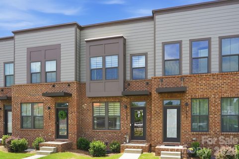 1063 Simcoe Lane pending townhome in Southrail Station, Charlotte, NC
