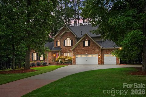 5630 Turkey Oak Drive pending home in Fairington Oaks, Mint Hill, NC