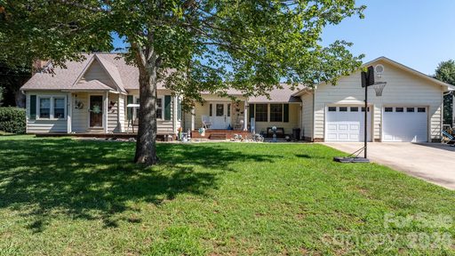 2504 Brentwood Circle active home in Sutton Place, Lenoir, NC