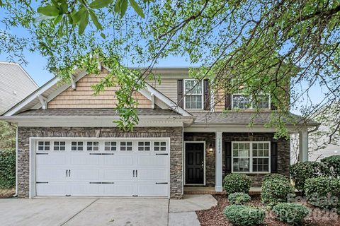 10004 Barrands Lane pending home in Berewick, Charlotte, NC