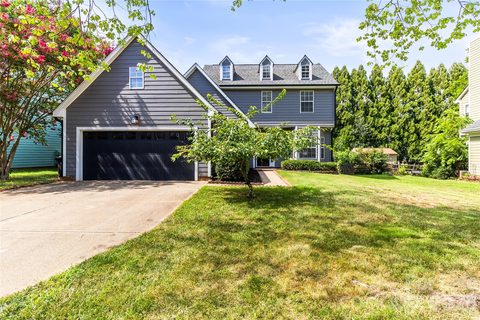 12321 Sparkling Way pending home in Cedarfield, Huntersville, NC