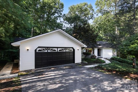 18 E Rosewood Trail active home in Rambling Ridge, Hendersonville, NC