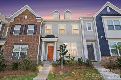 4471 Potters Wheel Drive active townhome in Elizabeth, Fort Mill, SC