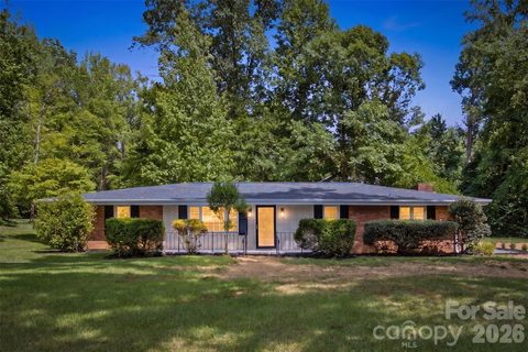 8223 Knollwood Circle active home in Knollwood Acres, Charlotte, NC