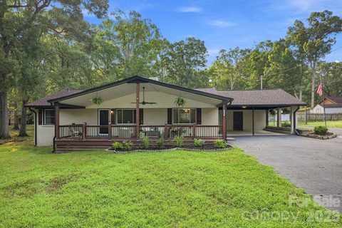 2204 Wilson Avenue pending home in Helms Park, Monroe, NC