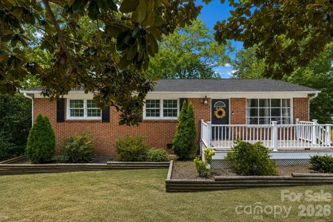 1537 Mcgill Street active home in Darlington Heights, Rock Hill, SC