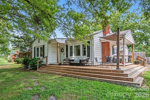 166 Wilson Street pending home in Meadow Park, Concord, NC