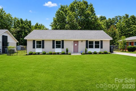 1240 Glenarden Drive active home in Southland Park, Rock Hill, SC