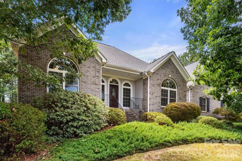 1012 Catawba Shores Drive active home in Catawba Shores Estates, Rock Hill, SC