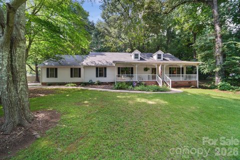 832 Old Cedar Circle active home in The Timbers, York, SC