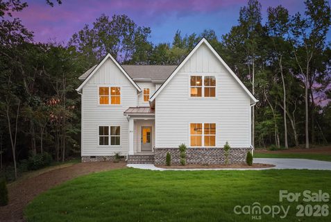 2311 Chateau Court active home in Brandywine, Matthews, NC