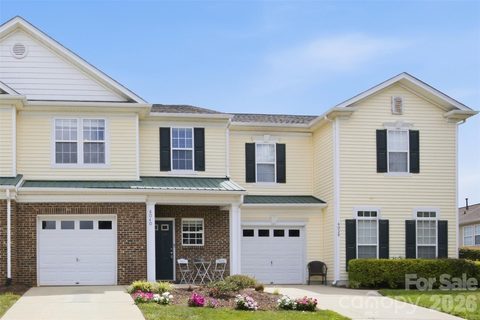6040 Black Heath Drive pending home in Arlington, Fort Mill, SC