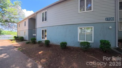 1920 Countrymens Court active home in Sharon Lakes, Charlotte, NC
