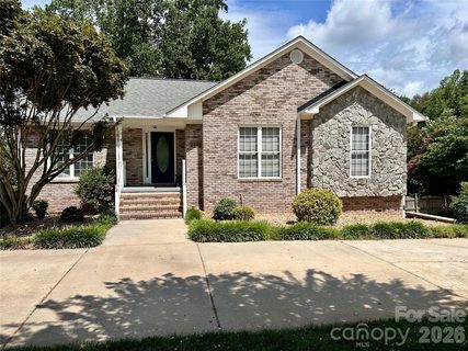 4288 Harbor Lane pending home in Colony Harbor, Sherrills Ford, NC