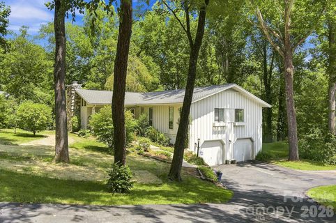 3020 Chestnut Tree Road pending home in Hickory Hill, Hendersonville, NC