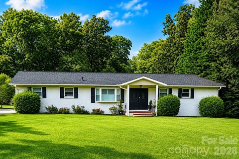 505 Amon Lane pending home in Ravenwood, Pineville, NC