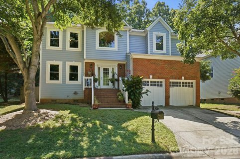 13901 Kings Carriage Lane active home in Harbor Club, Charlotte, NC