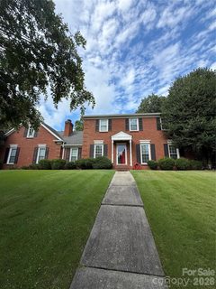 201 Wainsley Place pending home in Sardis Plantation, Matthews, NC