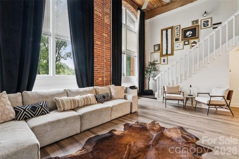 201 S Hoskins Road active home in Foxridge Lofts, Charlotte, NC