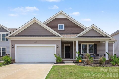 286 Heatherland Drive active home in Baileys Run, Rock Hill, SC