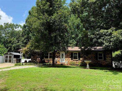 4620 Maplecrest Drive active home in Maplecrest, Gastonia, NC