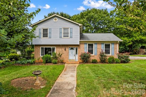603 Colonial Drive pending home in Old Farm, Statesville, NC